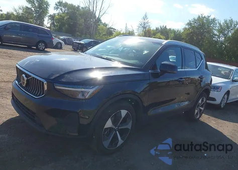 2024 Volvo Xc40 B5 Core Bright Theme z USA, uszkodzony, nr VIN YV4L12UK9R2226859